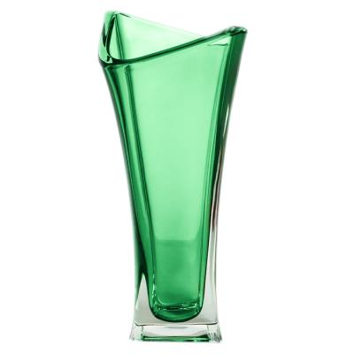 Асимметричная ваза